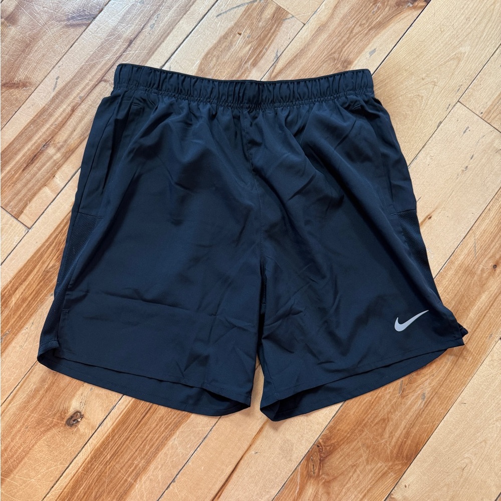 NWOT Nike Men’s Black Dri-FIT Athletic Shorts 7” (lined)